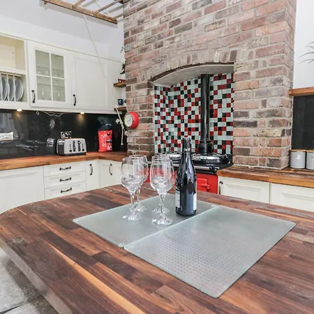 Holiday home No 2 The Flags *