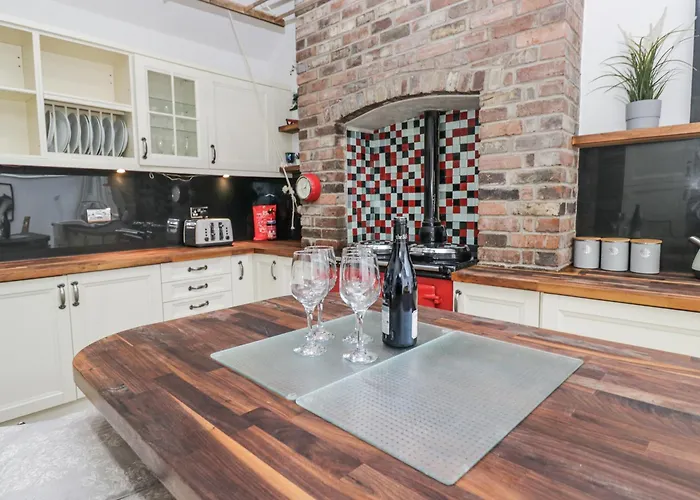 Holiday home No 2 The Flags *